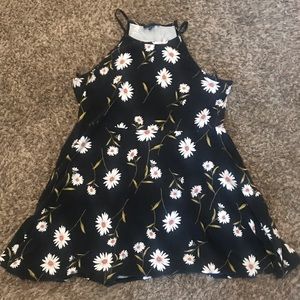 Forever 21 Dresses - *forever 21+* 🌼🌼stretch daisy dress 🌼🌼 Forever 21 Dresses - *forever 21+* 🌼🌼stretch daisy dress 🌼🌼